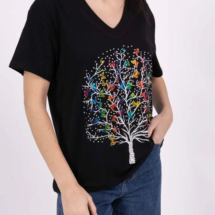 Camiseta de algodón con cuello de pico y estampado de mariposas