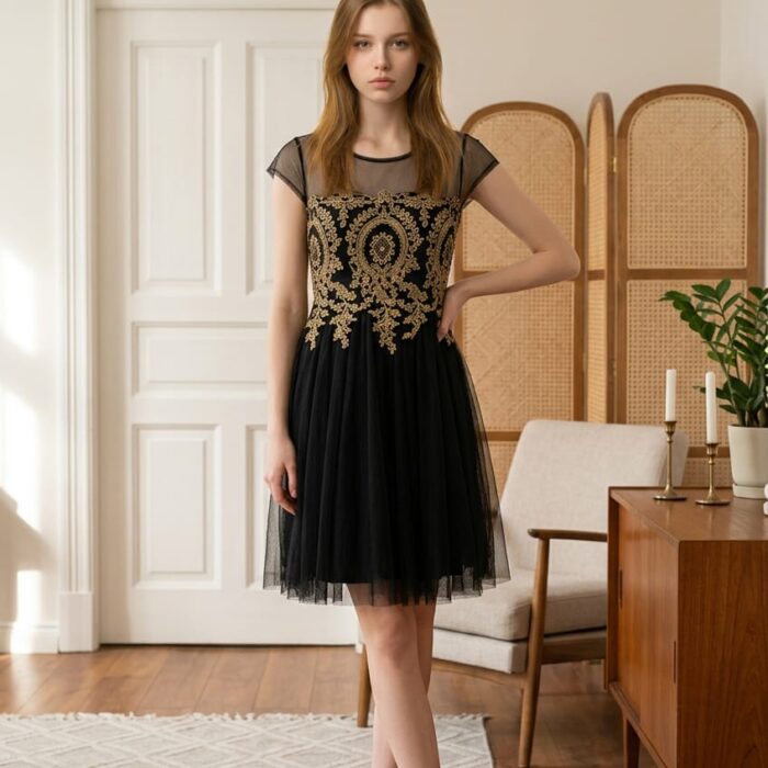 Vestido negro y dorado de fiesta con bordados y falda de tul